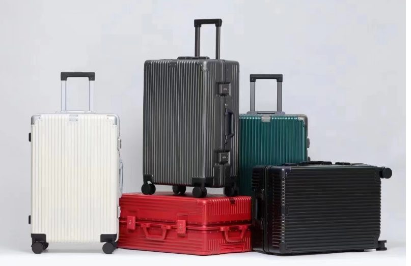 Aluminum-frame luggage set in assorted colors